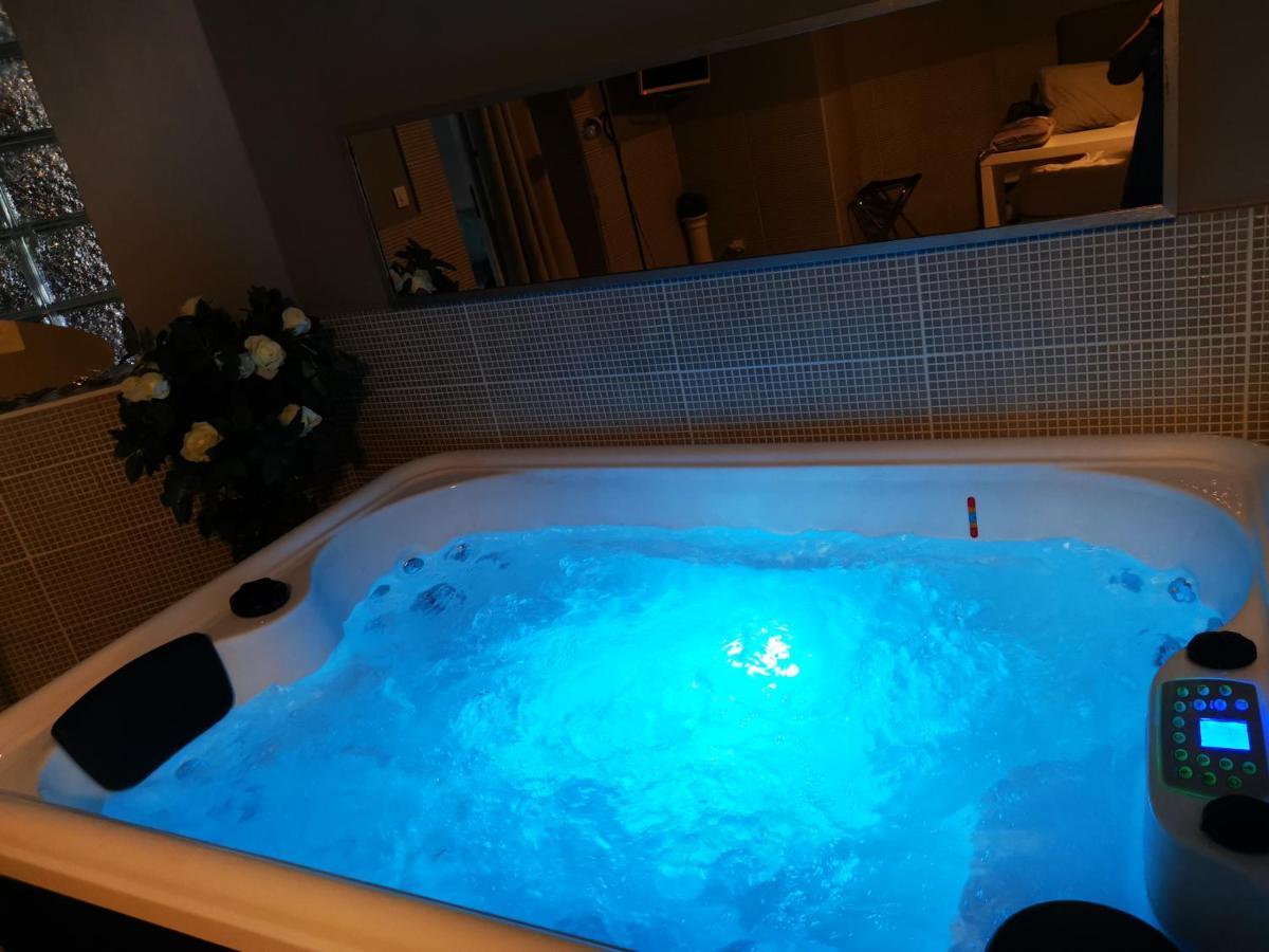 Suite Jacuzzi Au Calme Domont Exterior photo