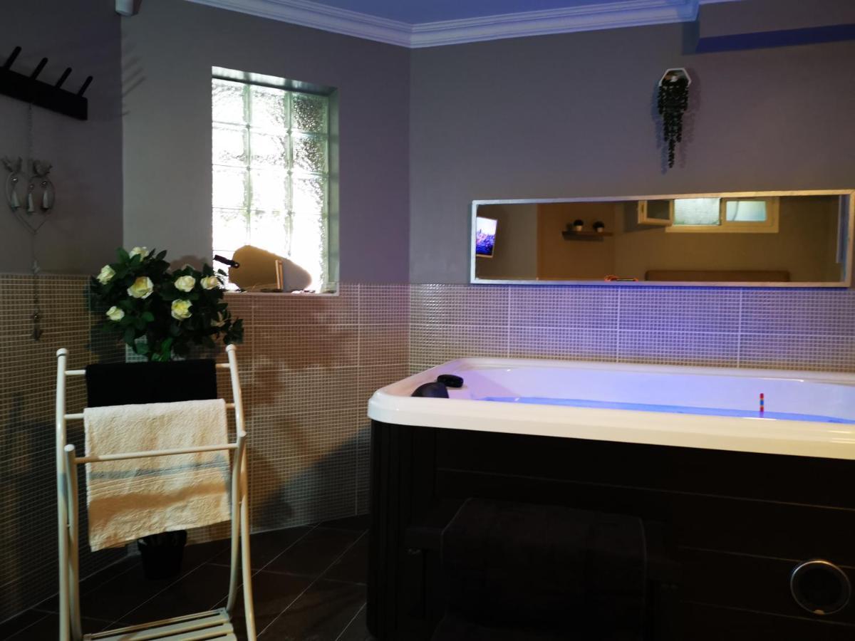 Suite Jacuzzi Au Calme Domont Exterior photo